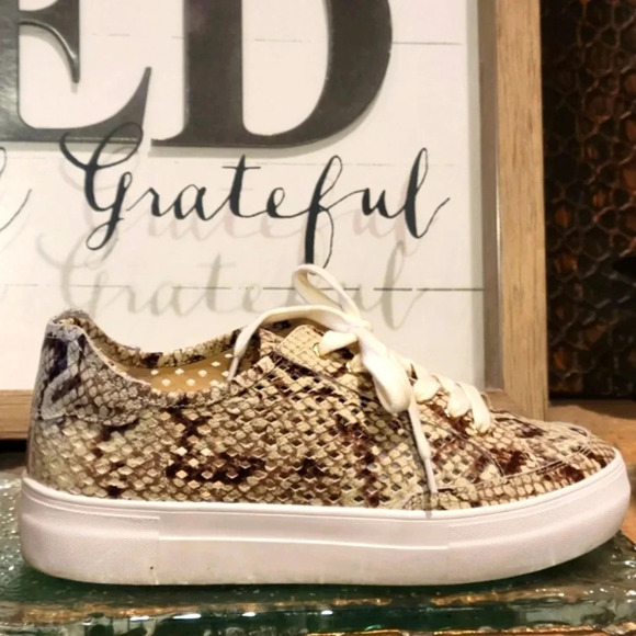 Vince Camuto Karshey Lace-up Platform Multi Snake Sneakers Wmns 7.5 - Picture 2 of 13